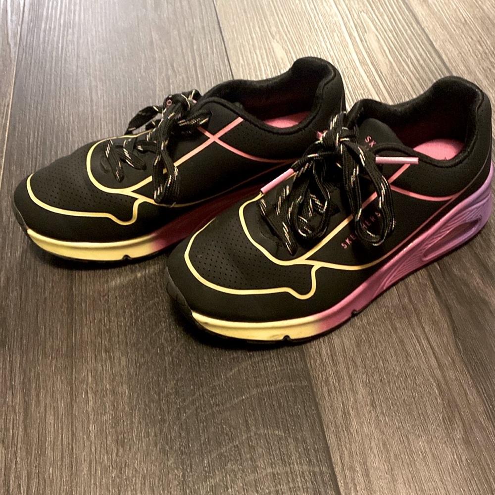 Kids Skechers size 1 used clean